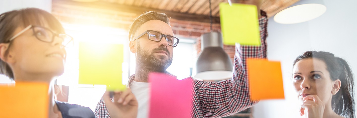 Brainstorming als Teil des »Design Thinking Science«-Prozess »Design Thinking Science«-Prozess