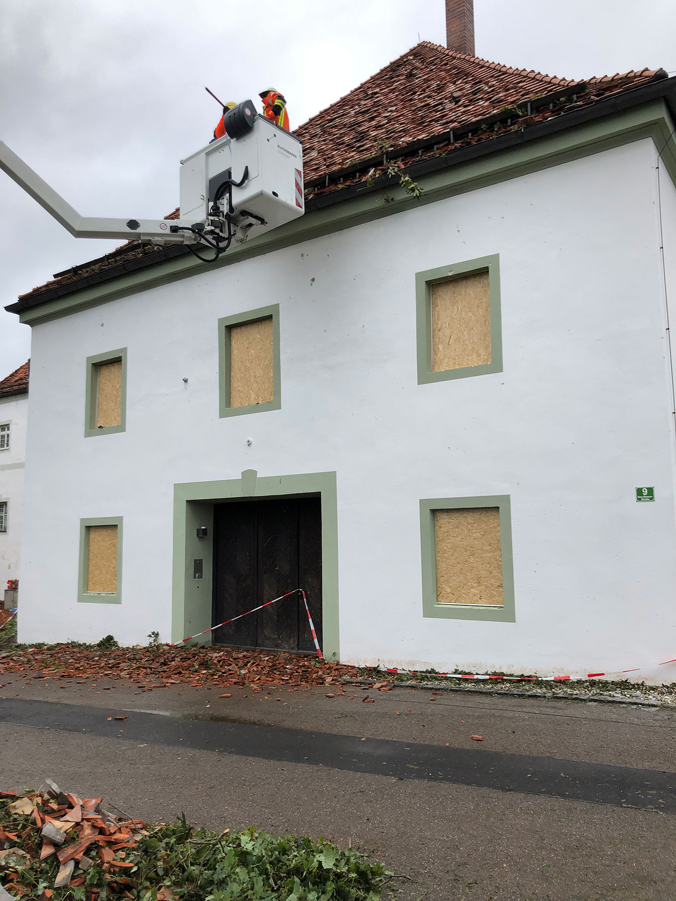 Hagelschaden Benediktbeuern enorme Schäden an der Alte Schäfflerei in Benediktbeuern