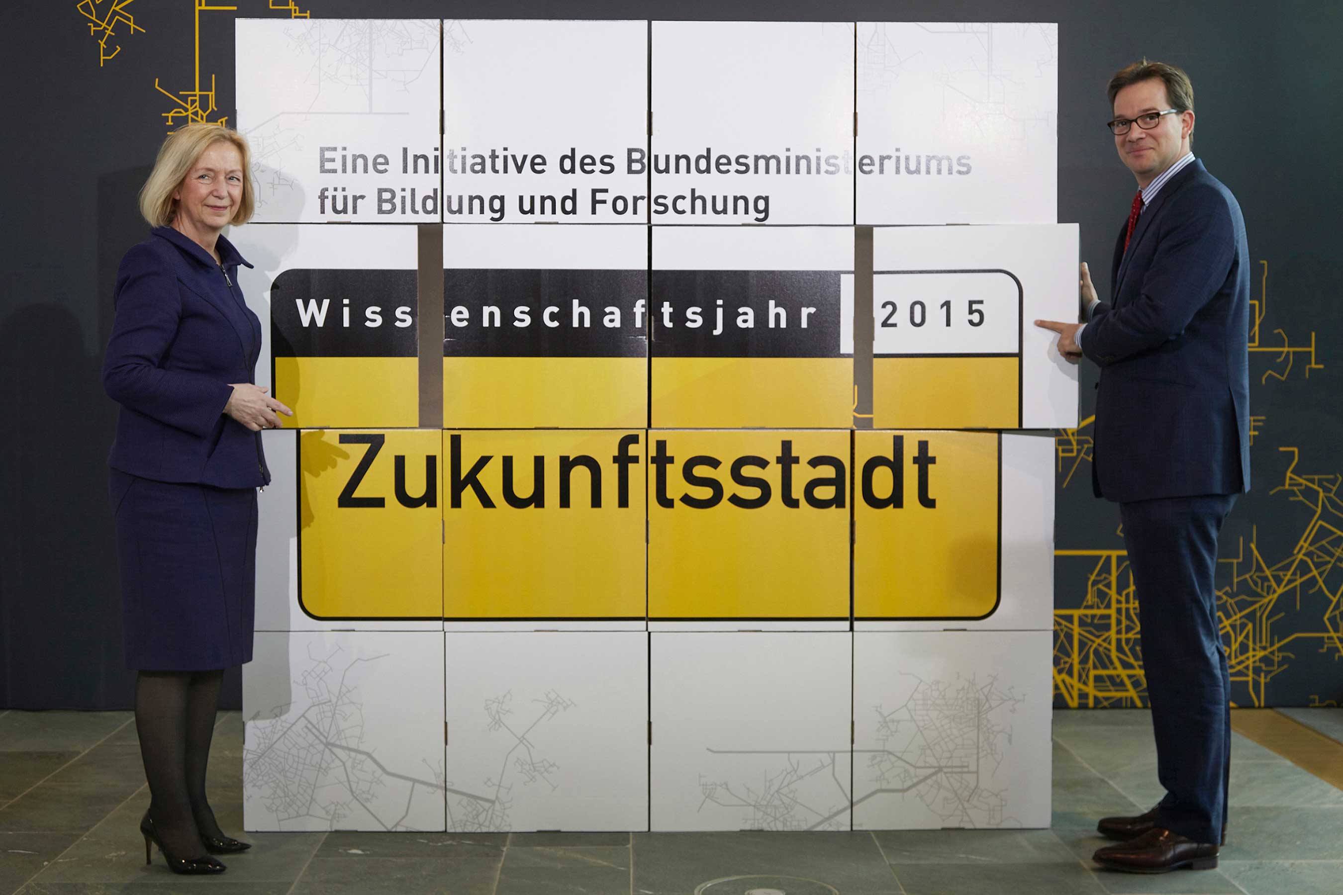 Johanna Wanka und Florian Pronold beim Start des Wissenschaftsjahres 2015.