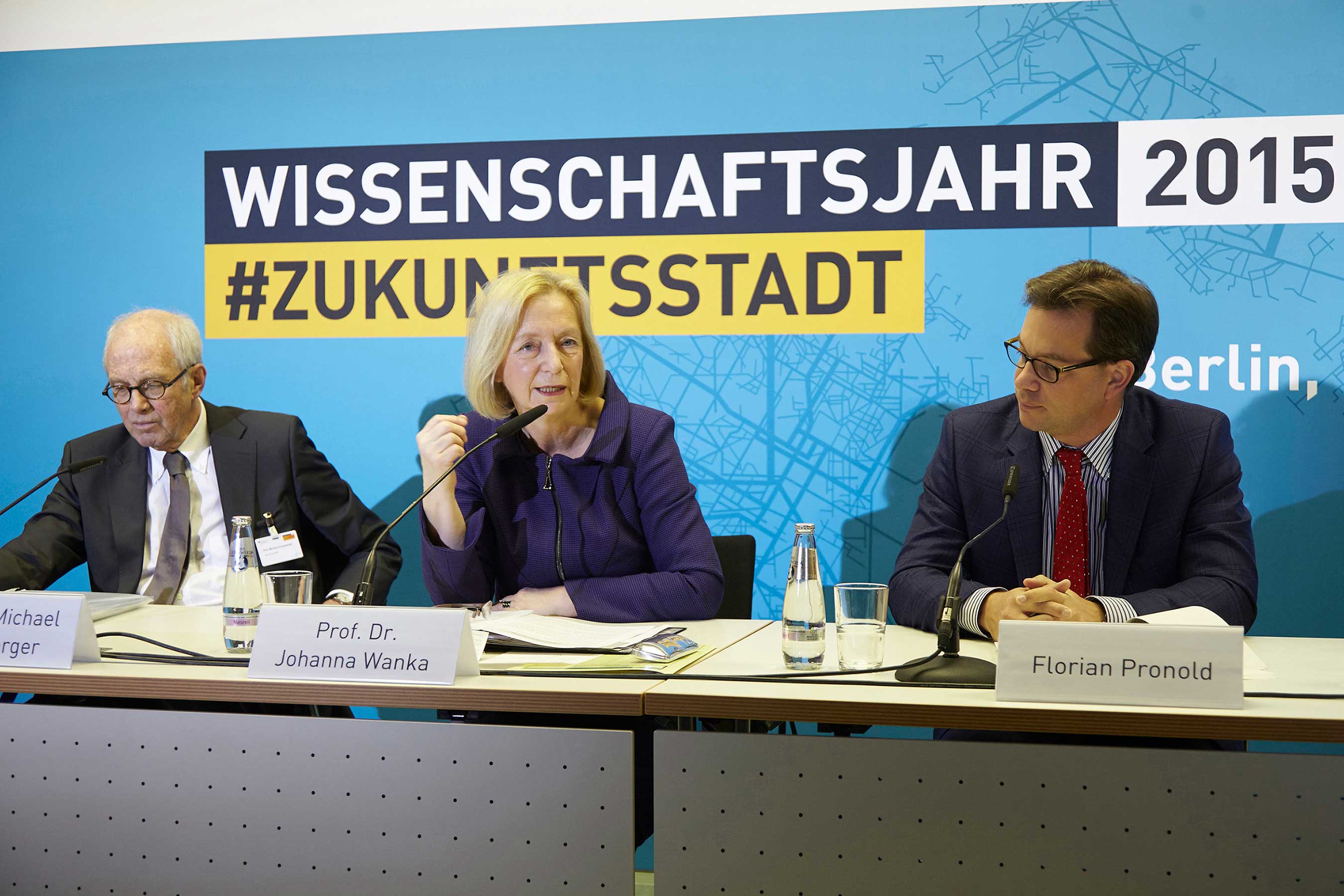 Johanna Wanka und Florian Pronold bei der Pressekonferenz zum Wissenschaftsjahr 2015.