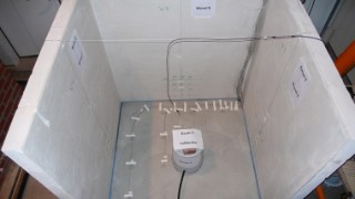 Prüfraum zur Untersuchung von Wasserschäden.