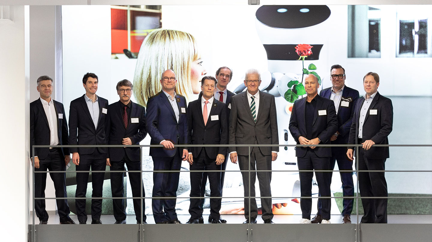 Besuch des Ministerpräsidenten Kretschmann Besuch des Ministerpräsidenten Kretschmann im Fraunhofer-Institutszentrum Stuttgart