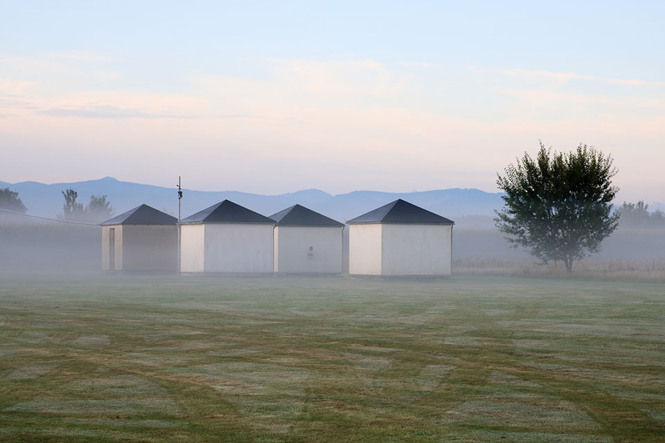 Test buildings with various façade coatings