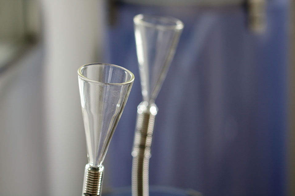 Odor-neutral funnel at the olfactometer