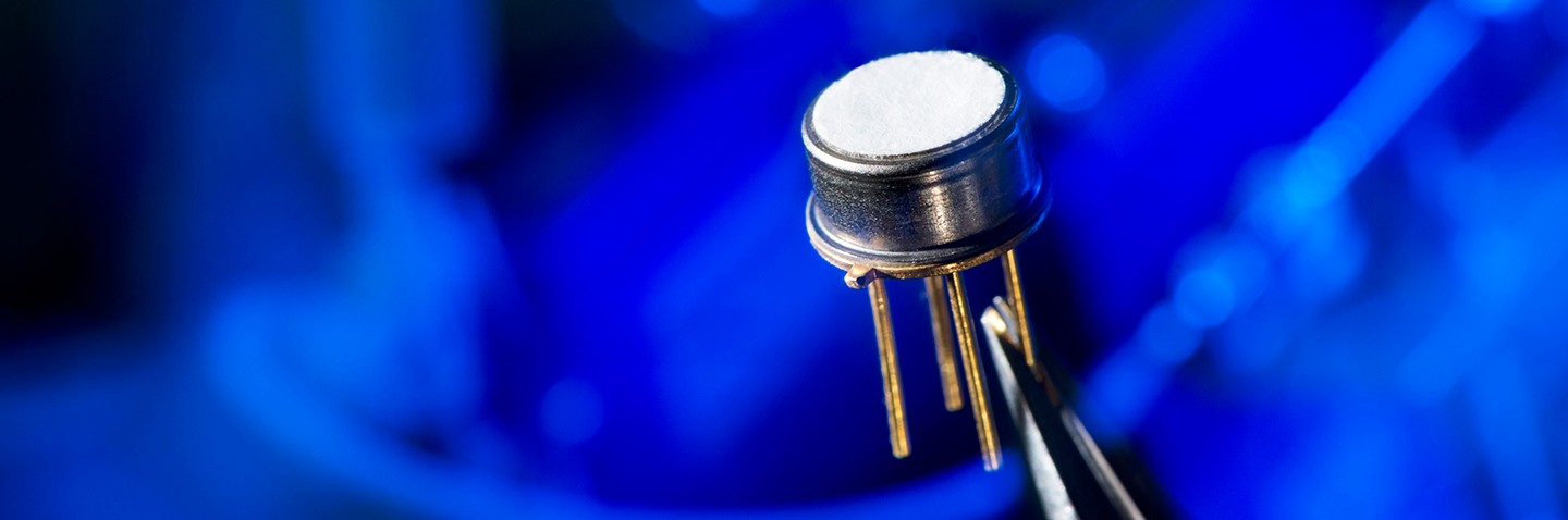 Metal oxide sensor for air quality measurement in rooms Metal oxide sensor for air quality measurement in rooms