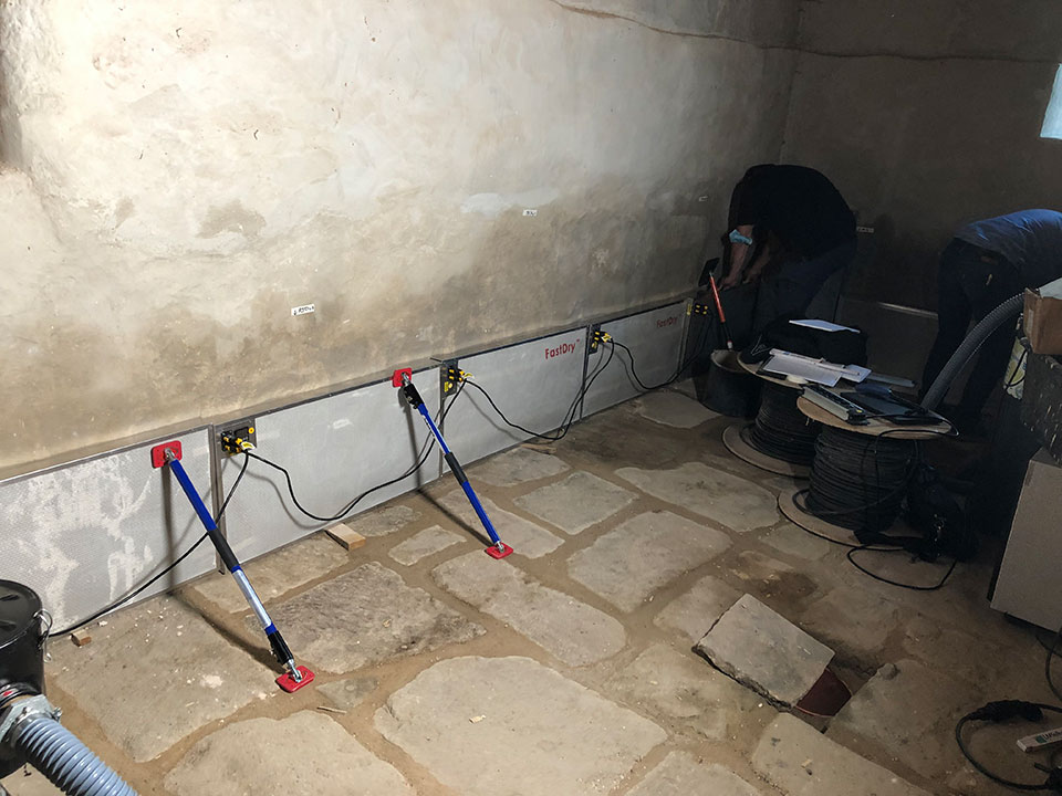 FastDry im Badhaus Aufbau im historischen Badhaus