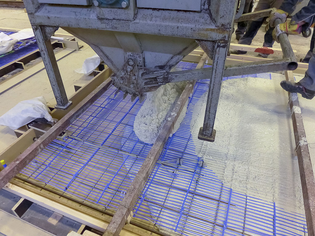 Construction of a solar rear-ventilated concrete test façade